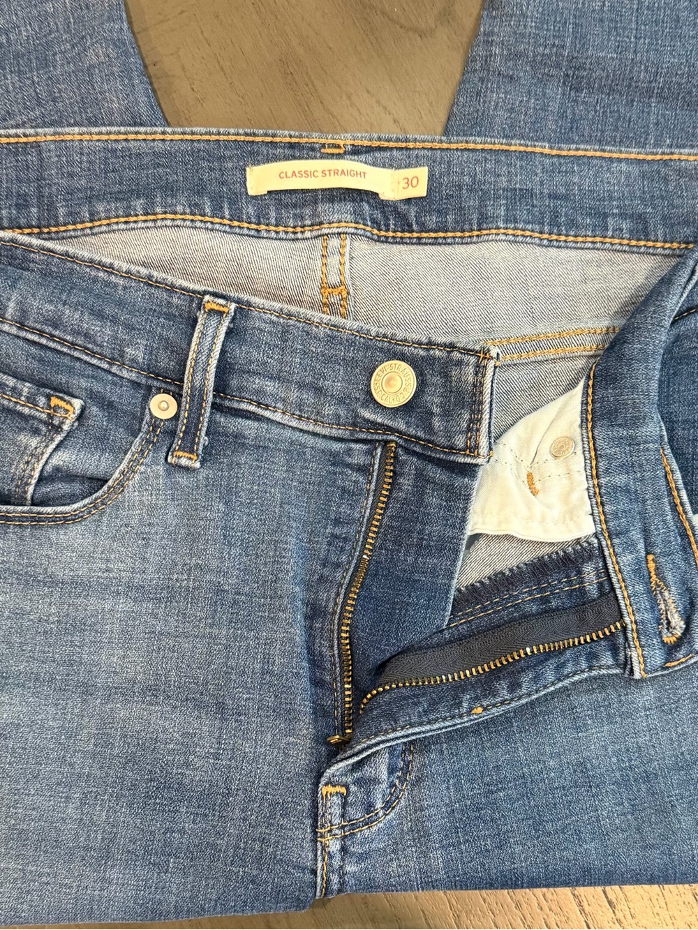 Levi’s Classic Straight Women’s Jeans in Light Blue - Size 30